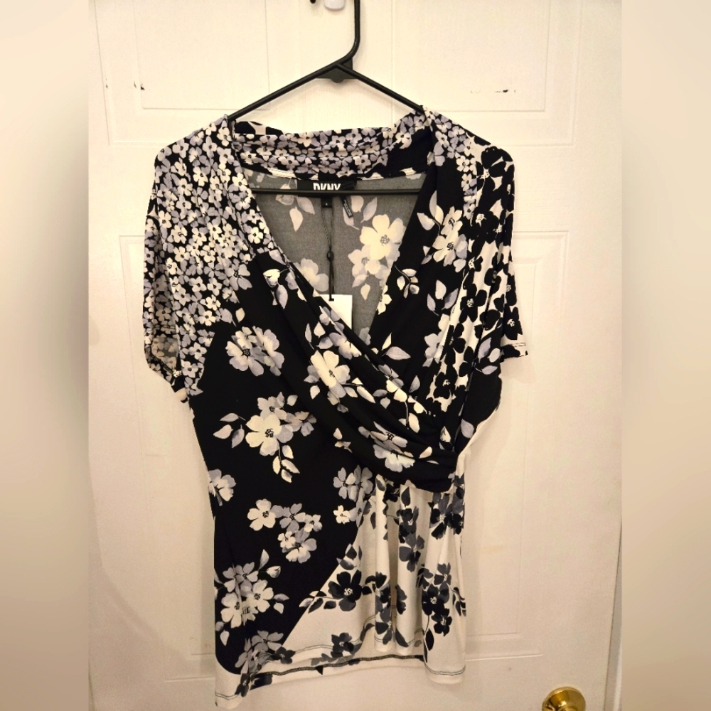DKNY XL Black and White Floral Wrap Blouse With Stretch